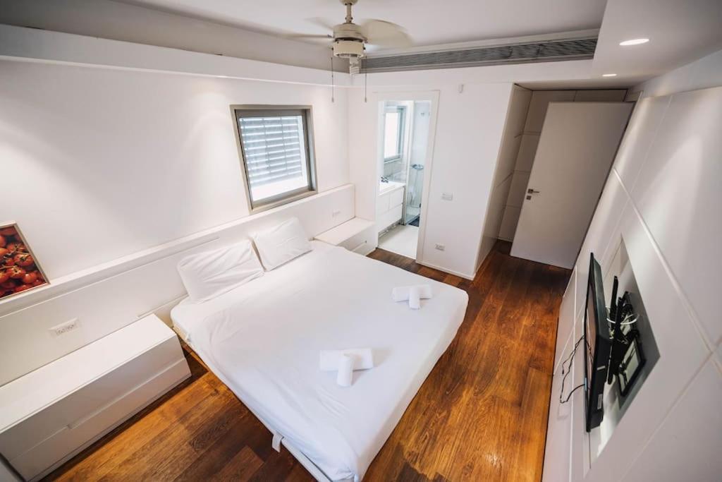 Ben Gurion Beauty 2 Bedrooms With Free Parking Apartment *
