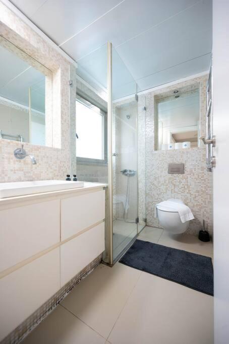 Ben Gurion Beauty 2 Bedrooms With Free Parking *